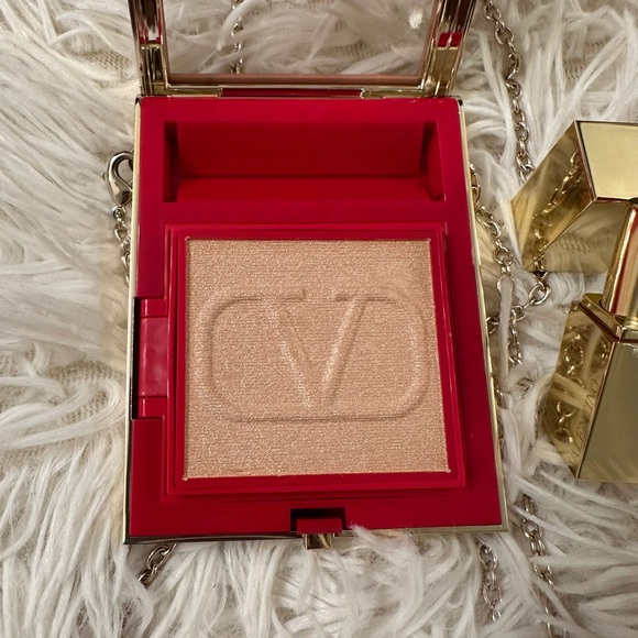 Limited Edition Go- Clutch Nude Edition powder & lipstick - Picture 6 of 9